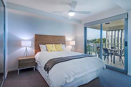 One-Bedroom Queen Bed Apartment