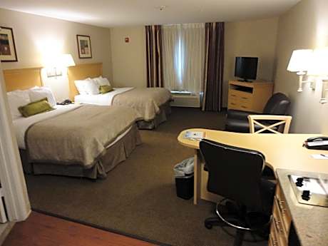 Studio Suite with Two Queen Beds and Hearing Mobility Accessible Tub