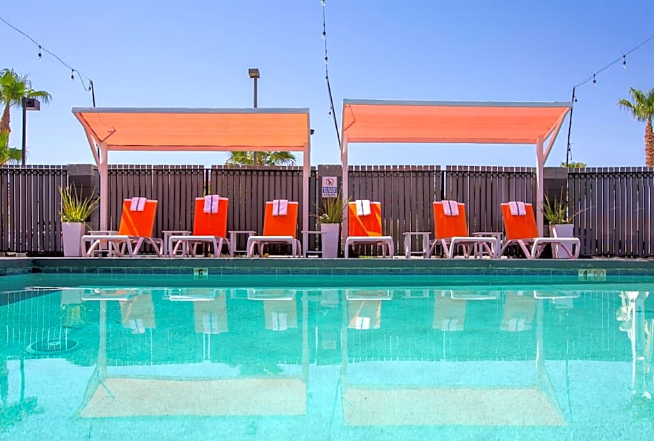 The Hotel Serene Glendale Peoria, Surestay Collection by BW