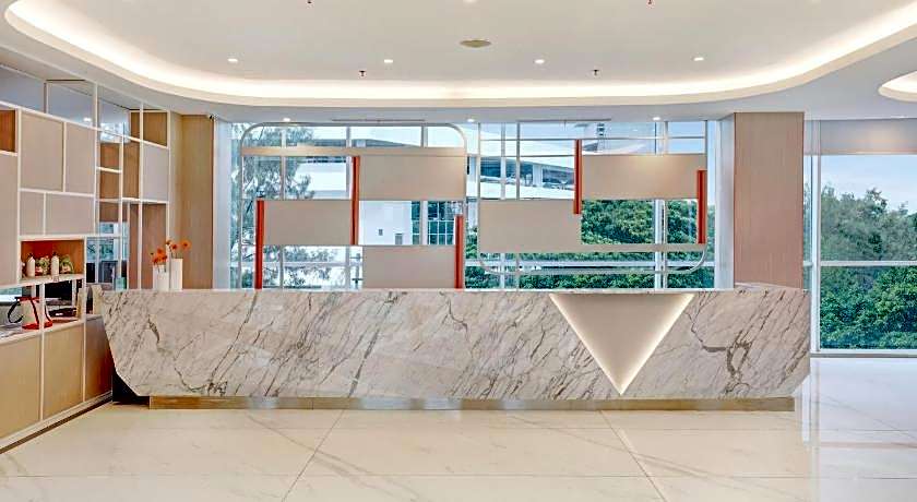 HARRIS Hotel & Conventions Bundaran Satelit Surabaya