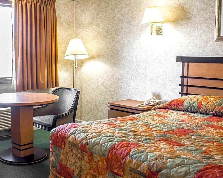 Econo Lodge Inn & Suites Colonie Center Mall