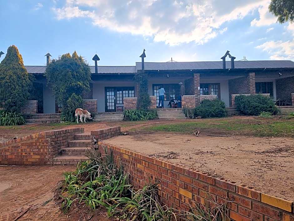 Valley View dullstroom - check in at The Highlander Hotel