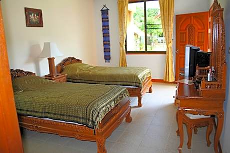Deluxe Queen Bed