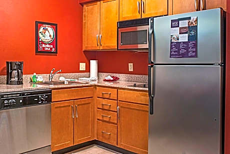 2 Bedroom Suite, Bedroom 1: 1 King, Bedroom 2: 1 Queen, Sofa Bed, Youth Field View, Balcony