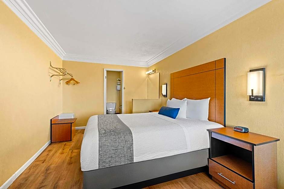 Travelodge by Wyndham San Clemente Beach