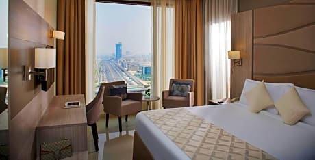 Premium Suite with City View with Free Shuttle Beach & Mall Transfer