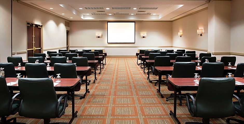 DoubleTree Suites by Hilton Hotel Philadelphia West