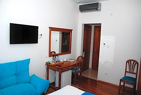 Deluxe Double Room with Shower