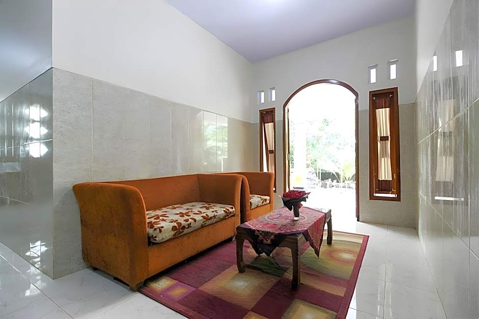 RedDoorz near Museum Gunung Merapi