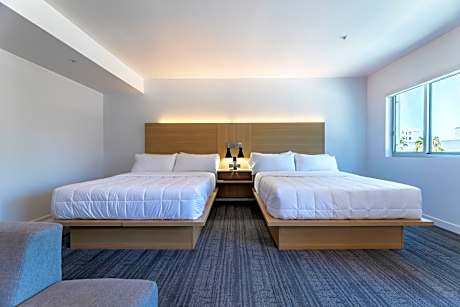 Deluxe Queen Room
