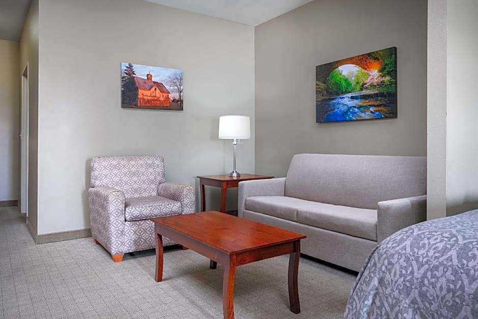 Green Mill Village Hotel & Suites, BW Signature Collection