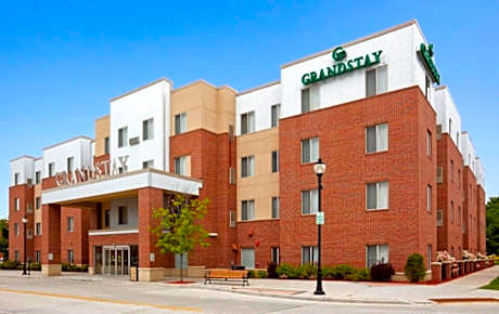 GrandStay Hotel & Suites Downtown Sheboygan