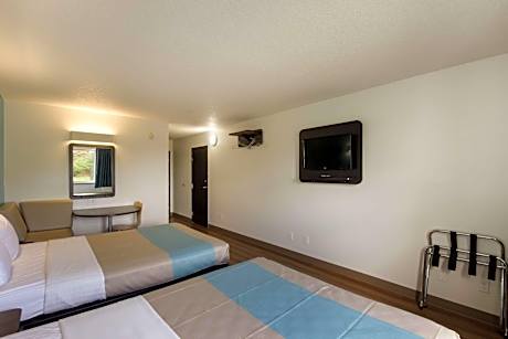 Quadruple Room - Disability Access - Non-Smoking