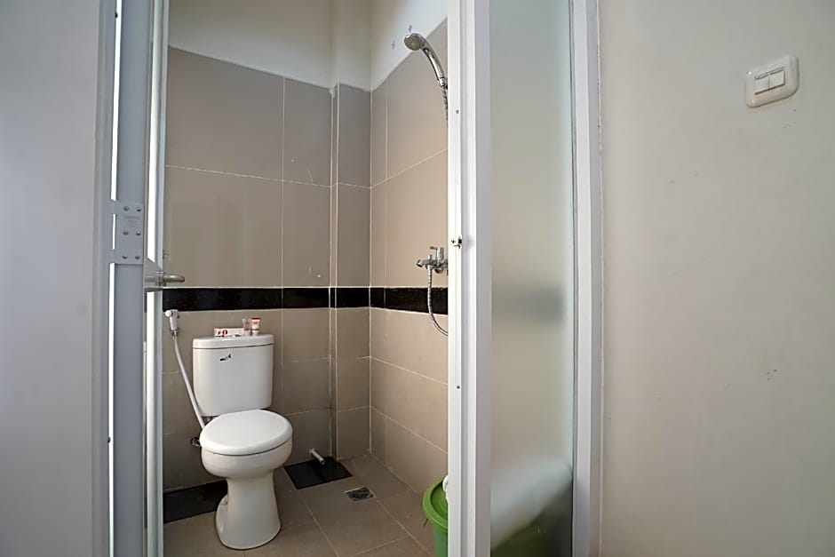 RedDoorz Plus near Palembang Airport 3