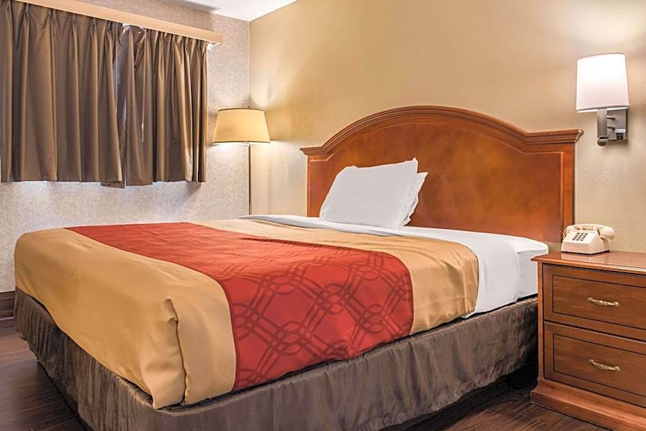 Econo Lodge Holland - Toledo