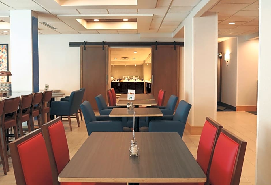 Holiday Inn Express Hotel & Suites Columbia I-26 @ Harbison Blvd By IHG