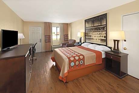 Queen Room - Smoking