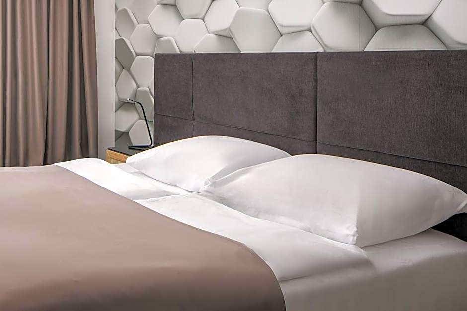 4 SMART HOTEL