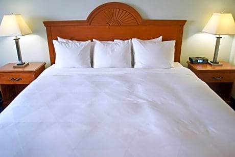 Premium Corner Room with Two Double Beds and Mountain View - Non-Smoking