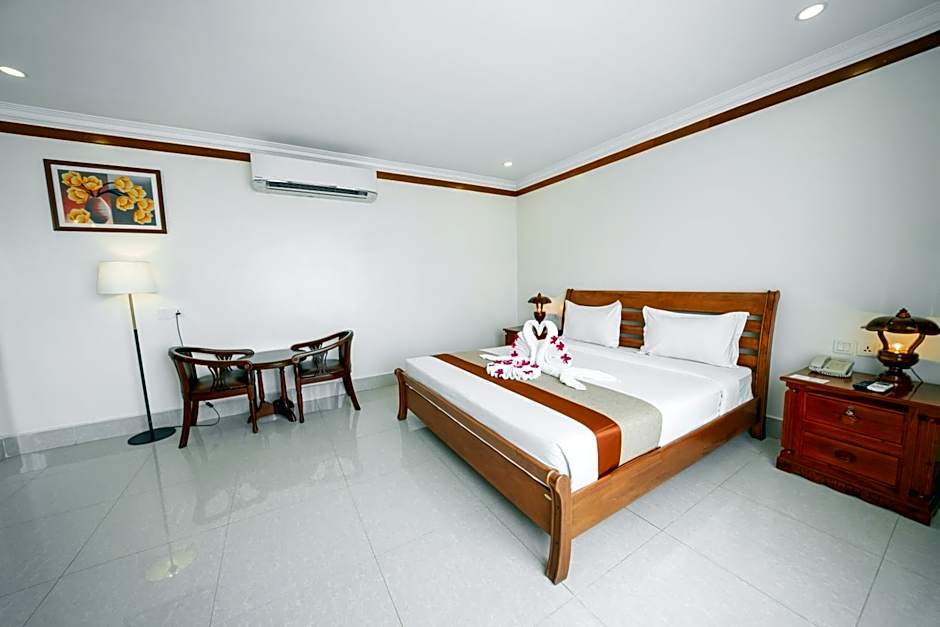 Pursat Riverside Hotel & Spa