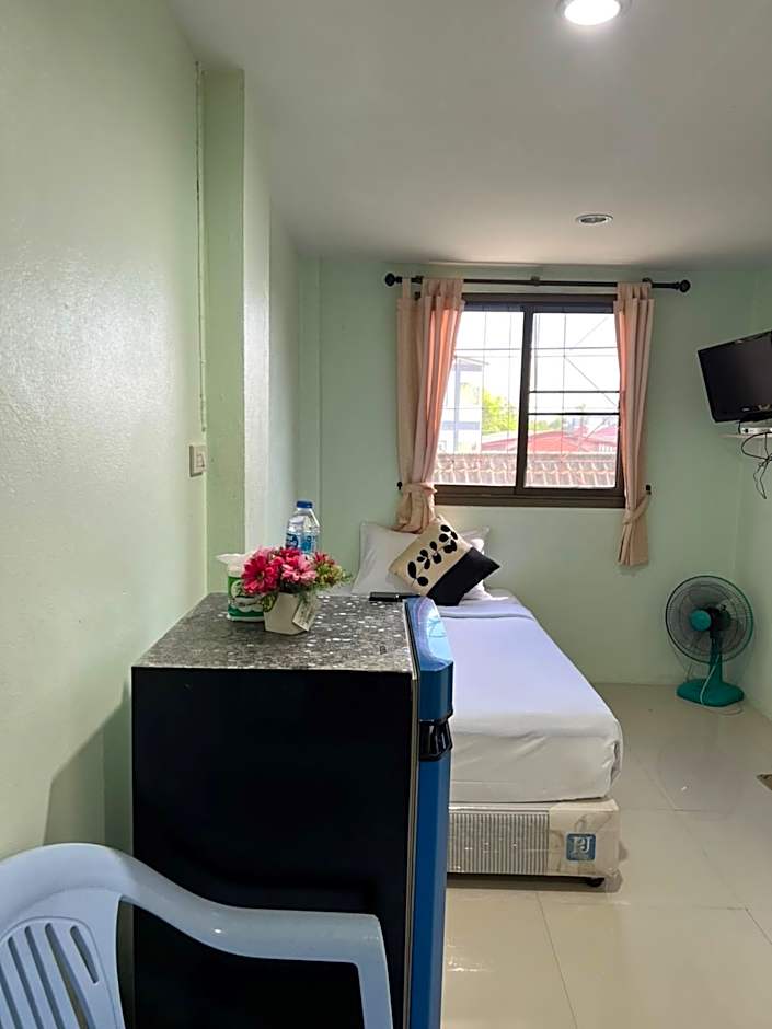 OYO 75377 Check In House