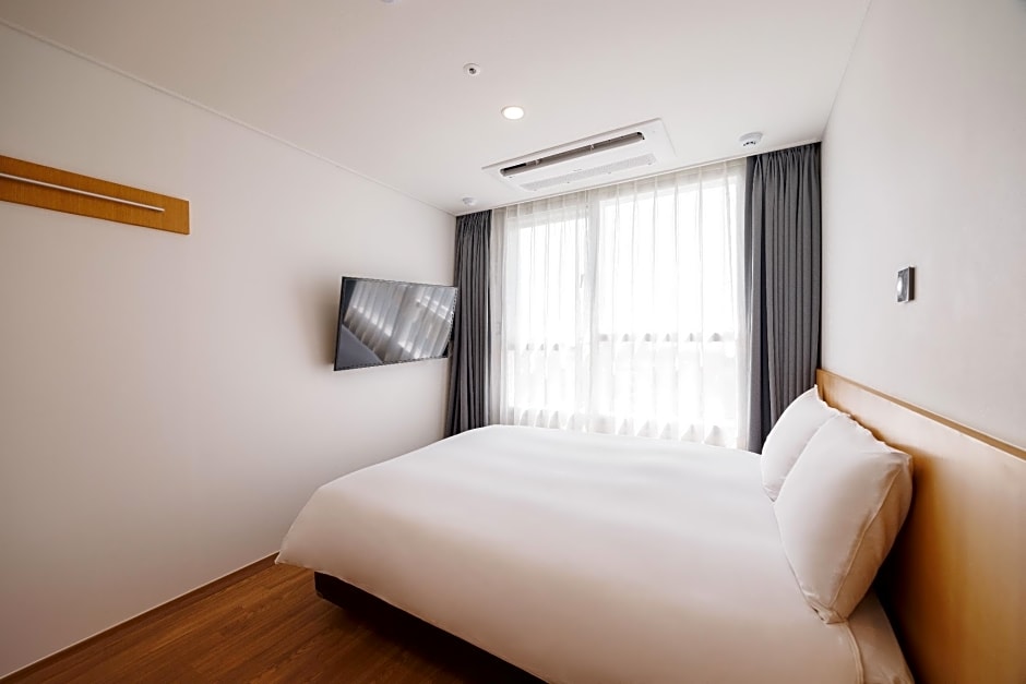 Kenny Stay Jeju Mosulpo