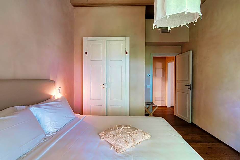 Dandelion Como Suites & Park