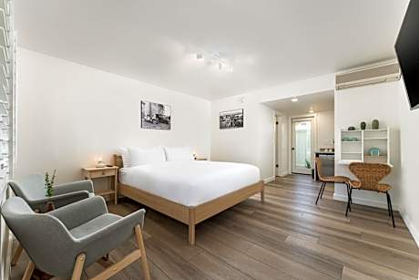 Deluxe King Room