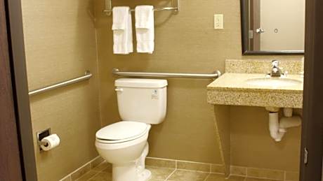 Standard Queen Room with Two Queen Beds and Mobility Accessible Tub