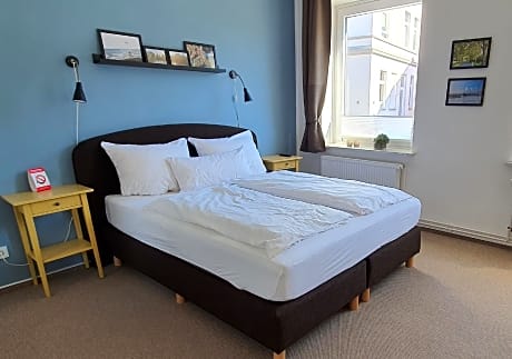 bed & kitchen
