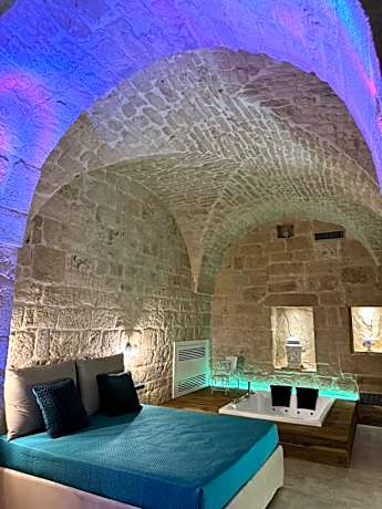 Deluxe Suite with Spa Bath