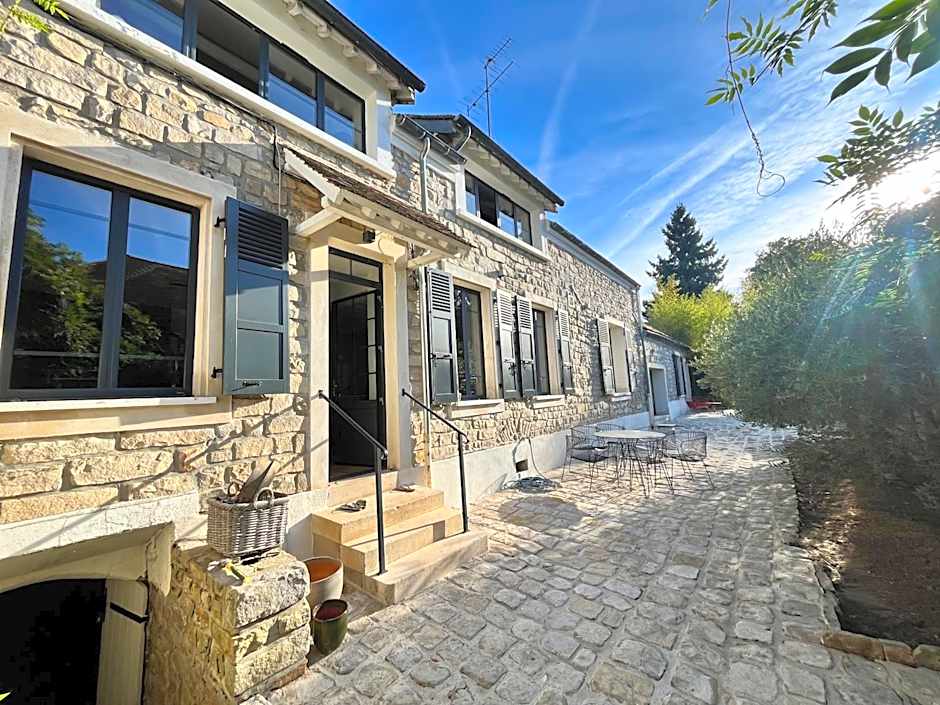 Cocon en lisière de forêt