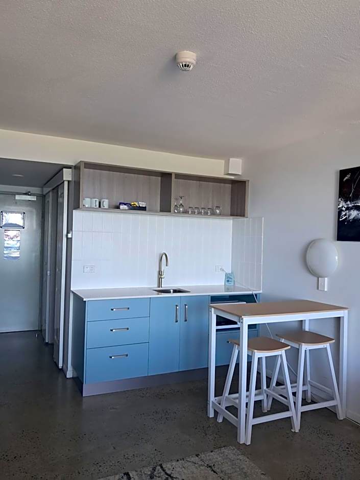 Bayview Tower Motel