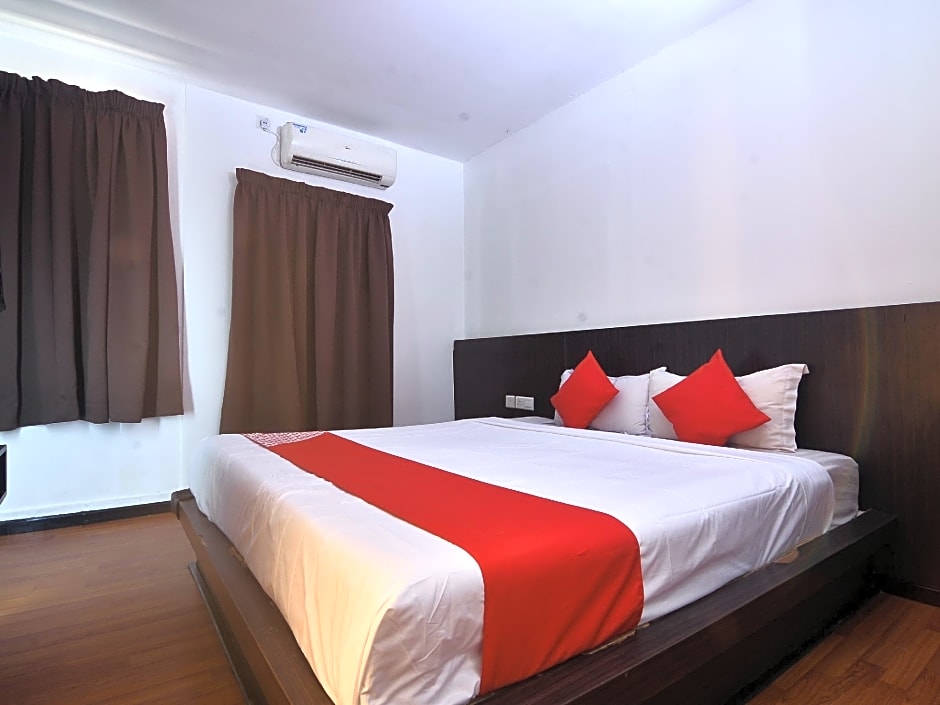OYO 43960 Laksamana Executive & Boutique Hotel