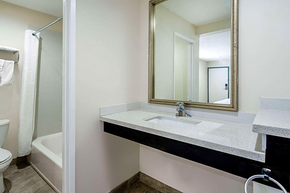 Super 8 by Wyndham Bakersfield CA