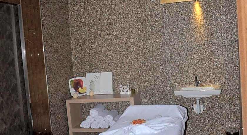 Lims Bona Dea Beach Hotel