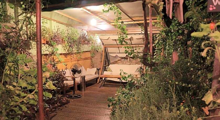LOTUS GARDEN HOSTEL
