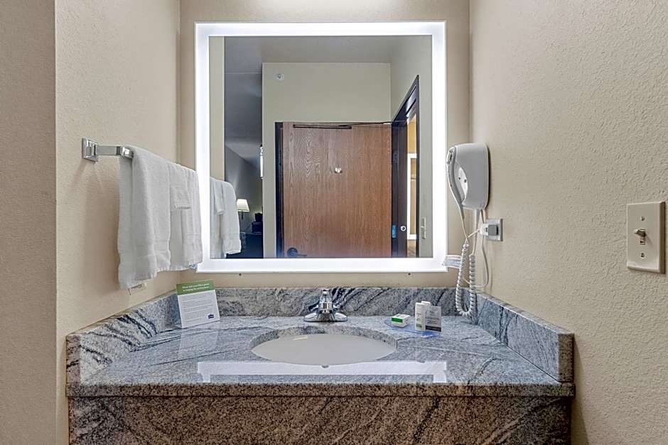 AmericInn by Wyndham Green Bay East