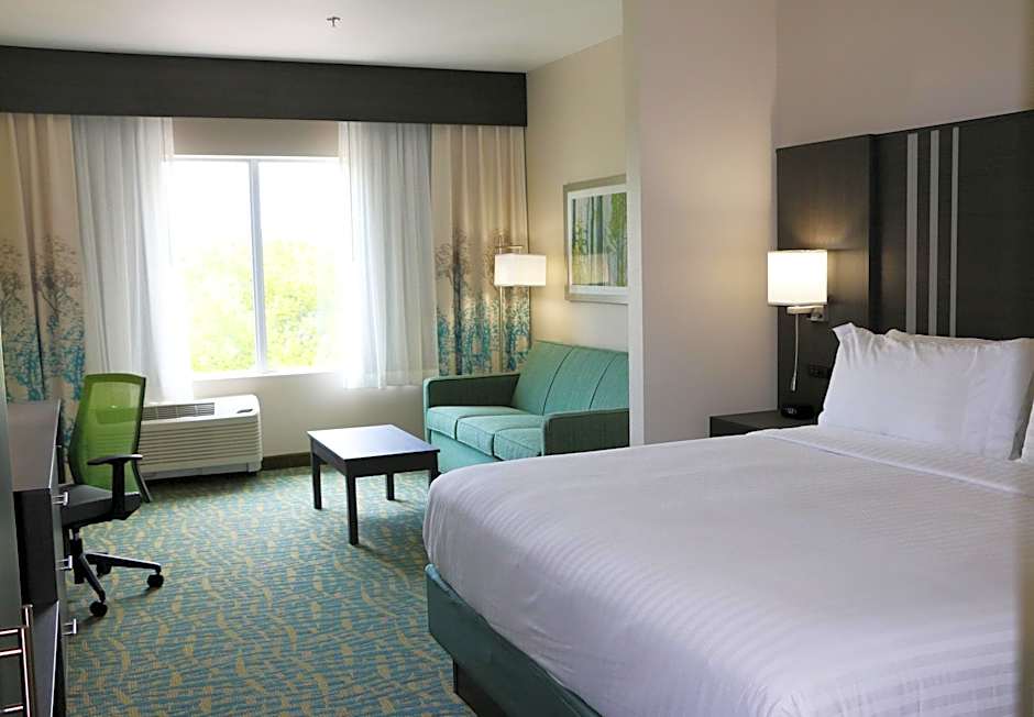 Photo 1 of 3 of Standard 1 King Bed, Hearing Accessible