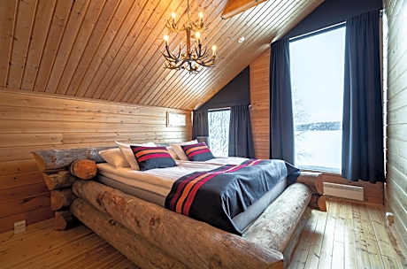 Four-Bedroom Villa with Lake View and Sauna