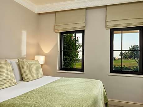 1-Bedroom Sea and Golf View Suite with Private Pool