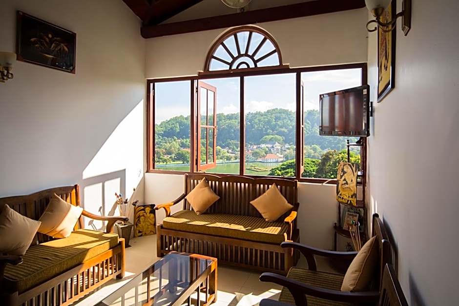 Ceyloni Lake Residency