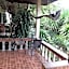 Jungle Hut Bungalows & Hotel
