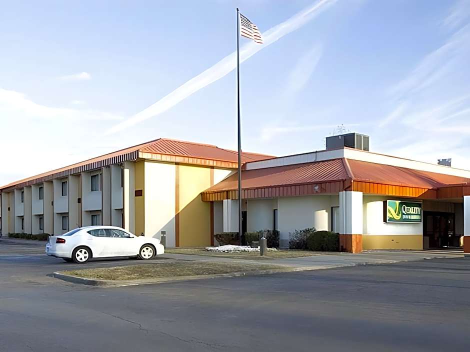 Quality Inn & Suites Kansas City I-435n Near Sports Complex