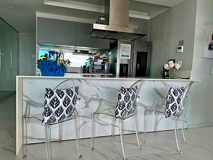 Luxurious Oceanfront condo with Unmatched Panoramic Views