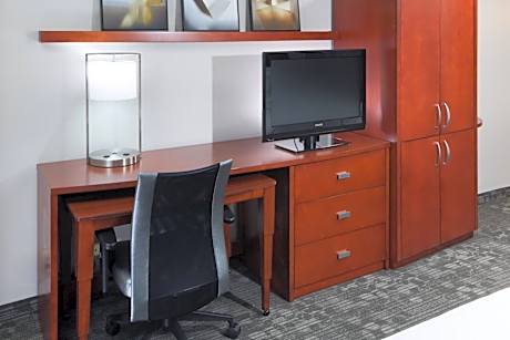 King Room with Roll-in Shower - Mobility and Hearing Accessible