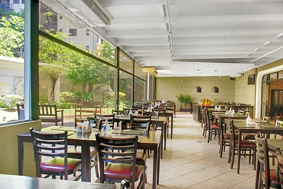 Hotel Vila Olimpia Cozinha Piscina Academia