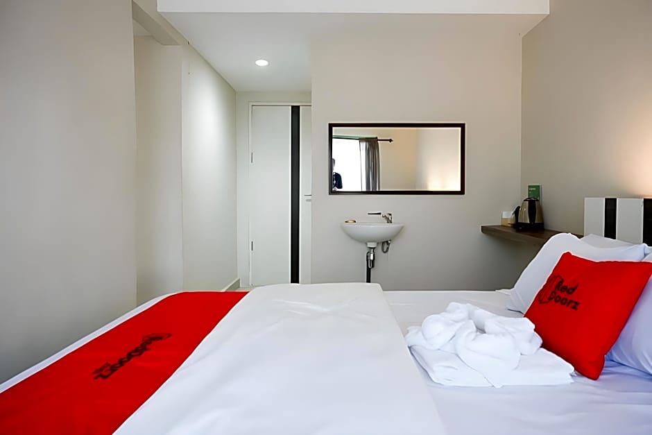 RedDoorz Syariah @ Jalan Jenderal Sudirman Palopo