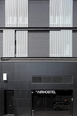 Airhostel Barcelona Airport 24h