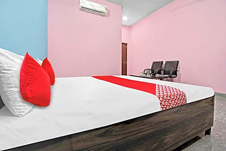 OYO Flagship 81025 Shri Dev Hotel